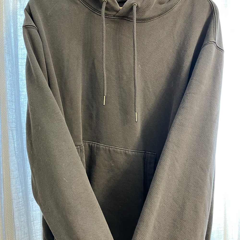 Heavy duty but soft grey made well men’s sweatshirt